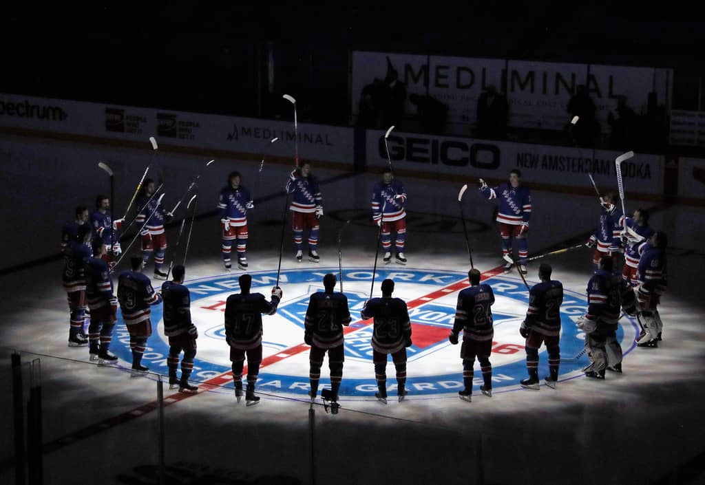 www.foreverblueshirts.com