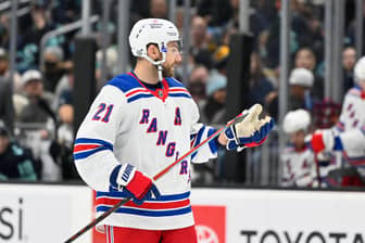Report: Rangers add Barclay Goodrow to the COVID list, Anthony Greco recalled from taxi squad