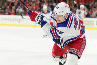 New York Rangers bloopers from ‘Gretkzy’ to Lias Andersson’s trip