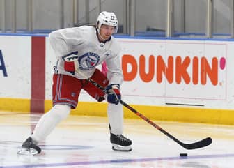 Rangers top prospect Brennan Othmann excited after locker room trade to Petes