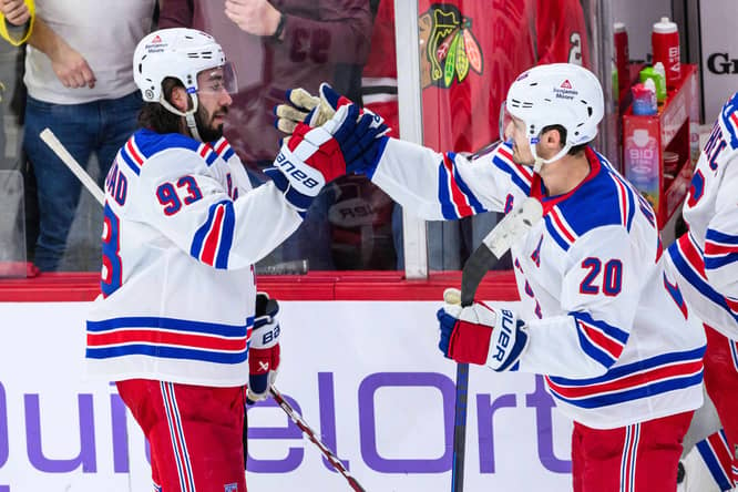 NHL: New York Rangers at Chicago Blackhawks