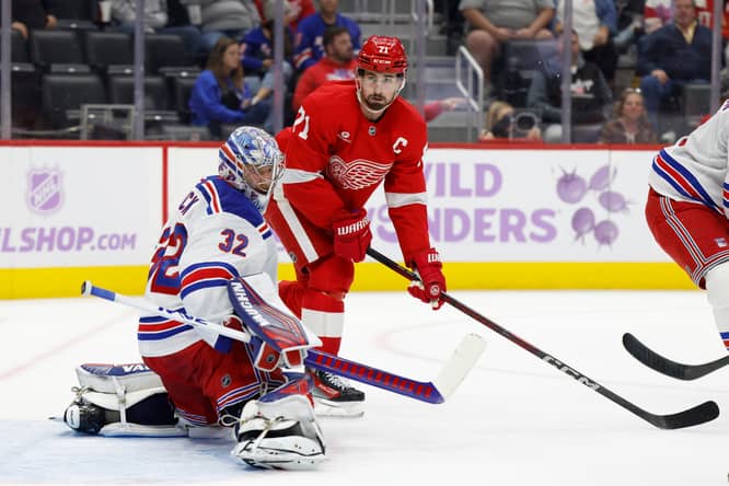 NHL: New York Rangers at Detroit Red Wings