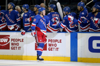 New York Rangers keeping pace with NHL top teams, beat Flyers