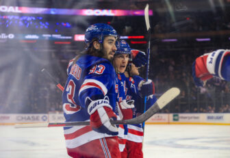 New York Rangers look to keep incredible start going against Blackhawks