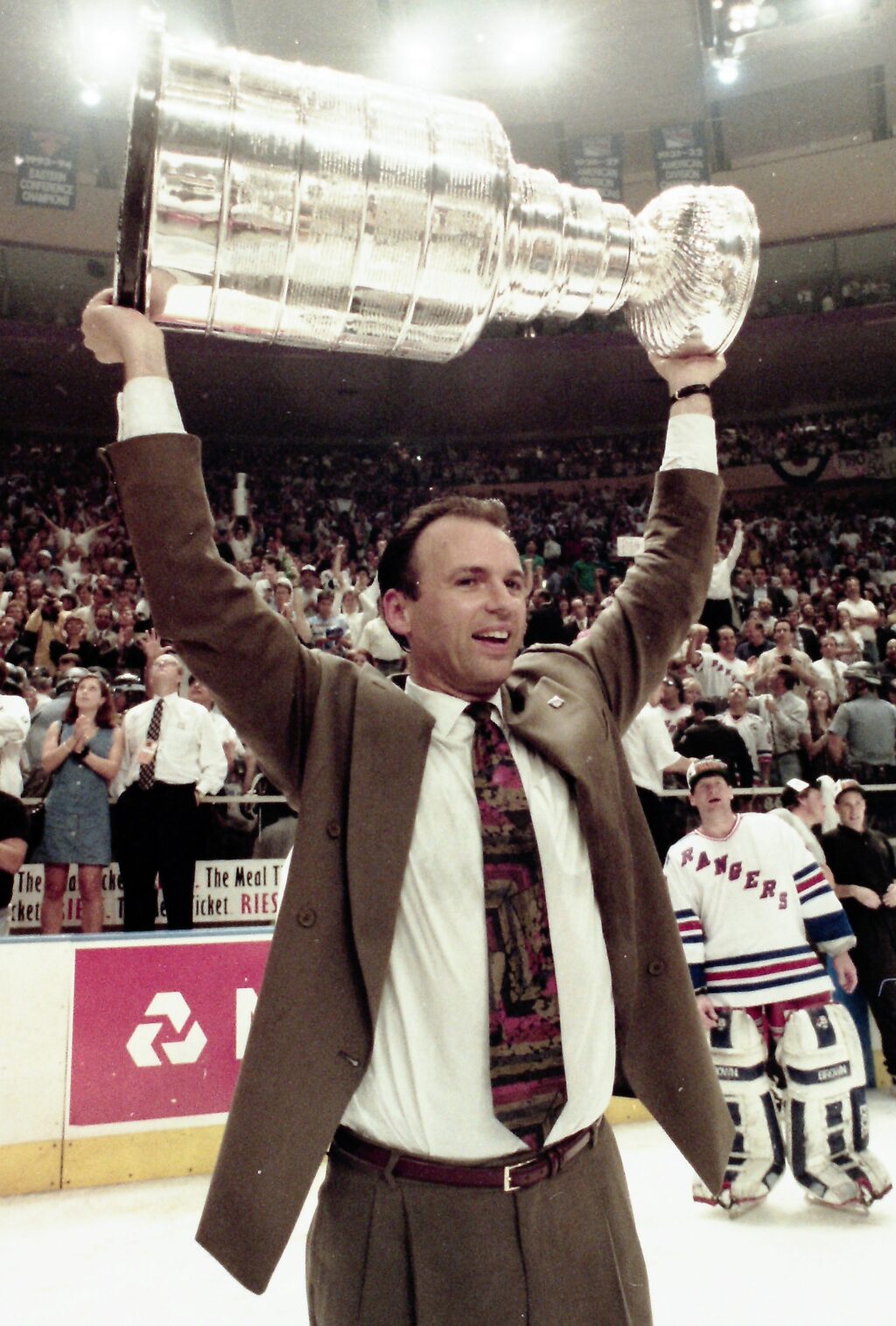 Mark Messier after winning the Stanley Cup with the Rangers in 1994. : r/ rangers