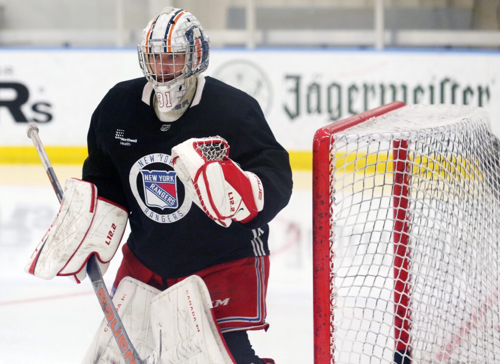 HARTFORD WOLFPACK SIGN DEFENSEMAN LOUKA HENAULT - Windsor Spitfires