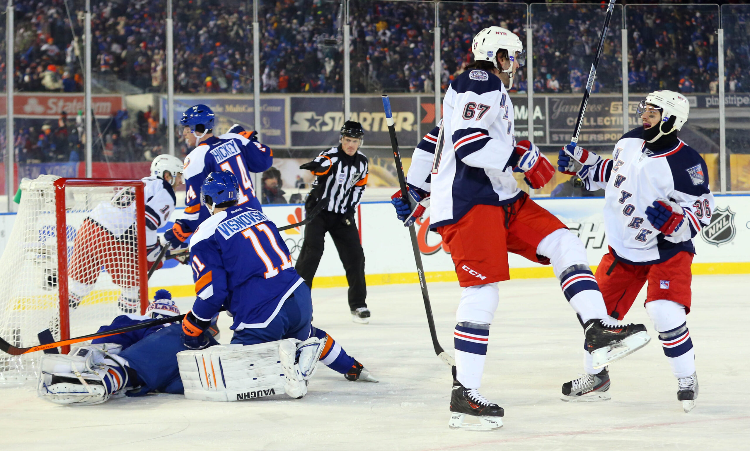 At a Frigid Winter Classic, the Rangers Hold Off the Sabres - The New York  Times
