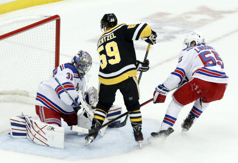 NHL: New York Rangers at Pittsburgh Penguins