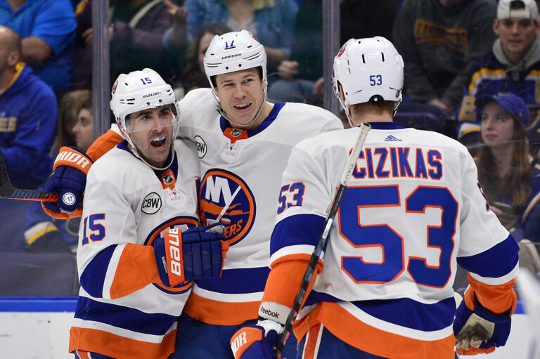NHL: New York Islanders at St. Louis Blues